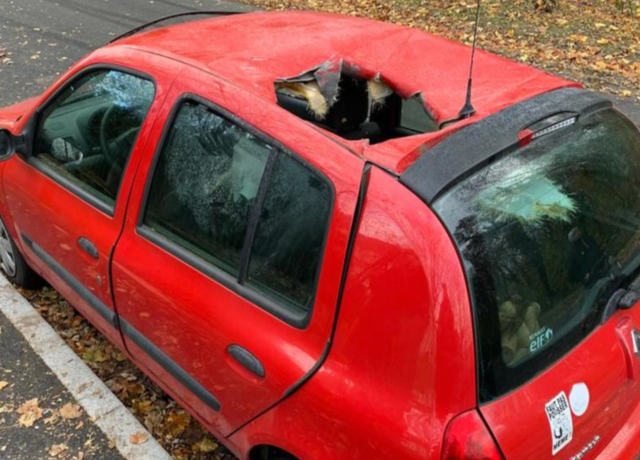 Fenômeno inexplicável em Estrasburgo na França um carro é perfurado