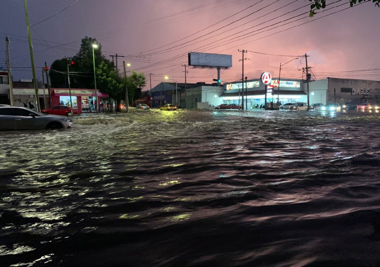 Fuerte Tormenta Provoca Inundaciones En Jalisco