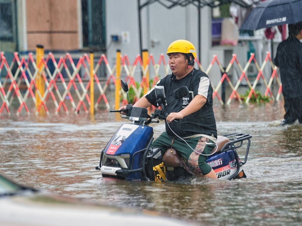 Lluvias Torrenciales Provocan Graves Inundaciones En Henan China