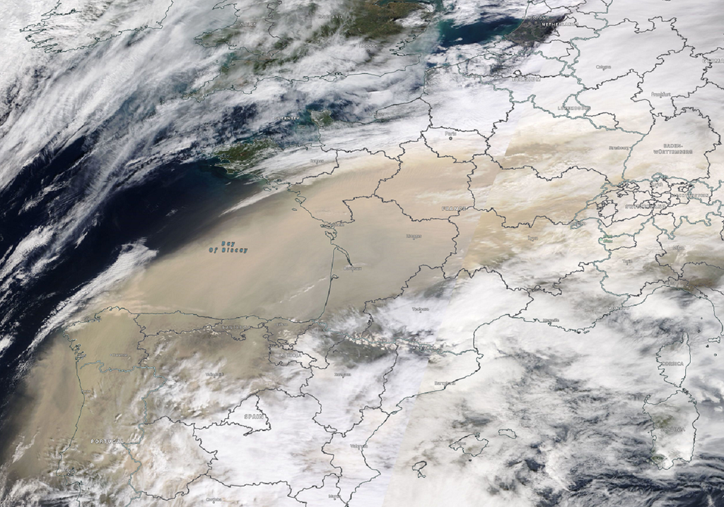 Lincroyable parcours du nuage de sable depuis le désert du Sahara