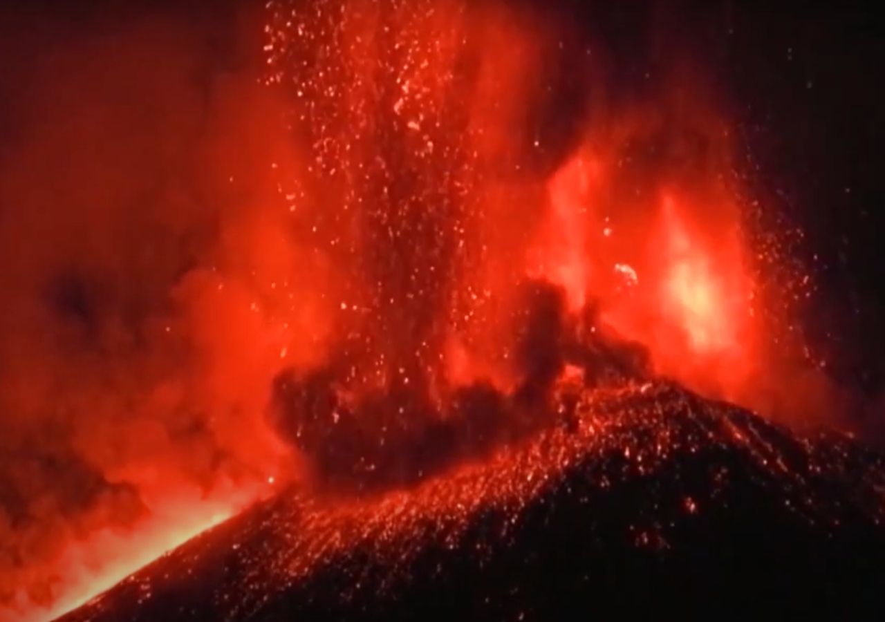 As imagens chocantes e incríveis da nova erupção do vulcão Etna