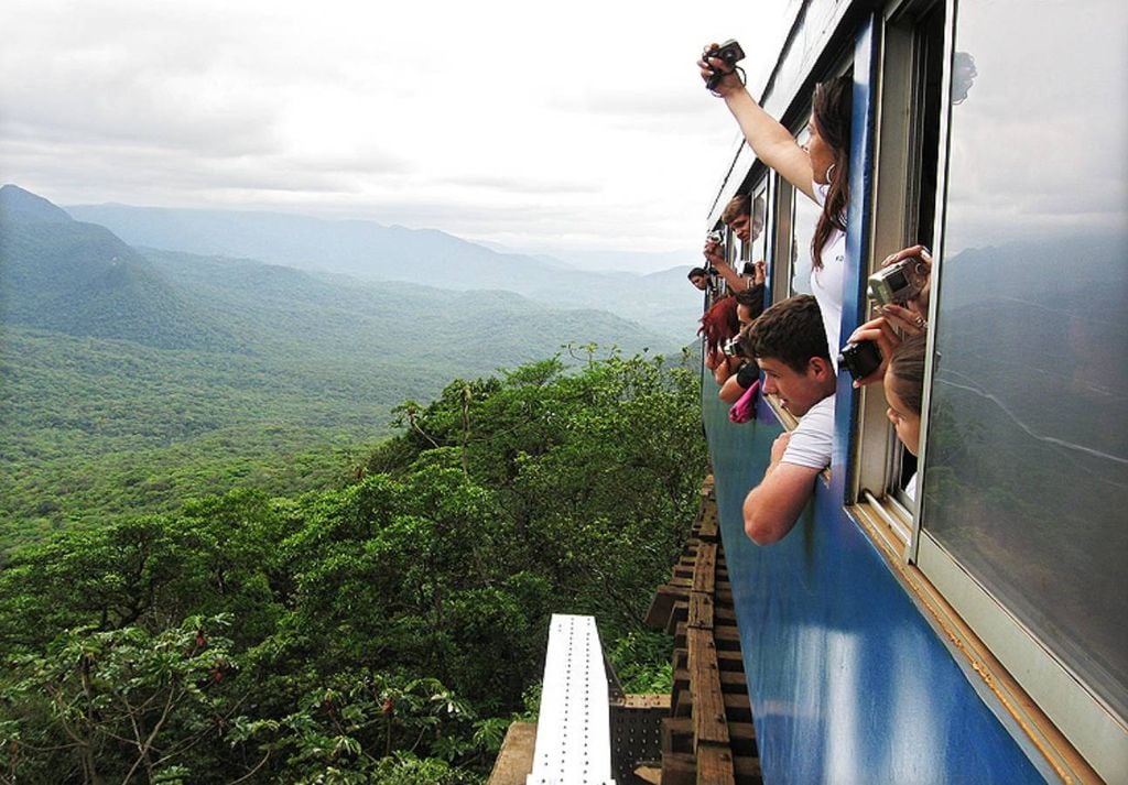 Uma das viagens ferroviárias mais bonitas do mundo está no Brasil