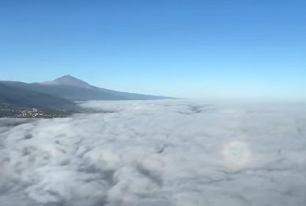 Spektakuläre Glorie vor einem Wolkenmeer auf Teneriffa gefilmt