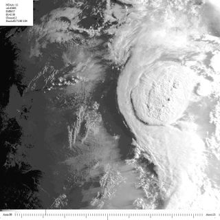 Imagen única: Sistema Convectivo de Mesoescala, SCM, del 17 de agosto de 2003 sobre la zona mediterránea (primer derecho en España)