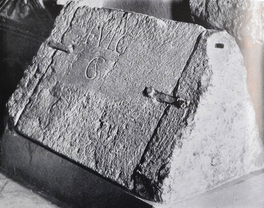 Figura 5.- Bidental con inscripción fulg(ur) c(onditum). Museo Nacional de Ljubljana (Eslovenia).