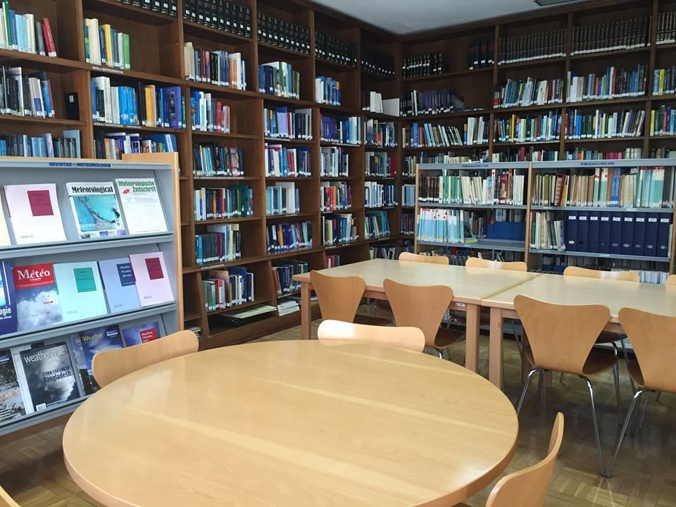 Figura 1.- Sala de lectura y consulta de la sede central de la Biblioteca de AEMET