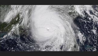 Debajo del ojo del huracán Michael: sol y cielos casi despejados