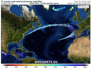 Leslie por el suroeste y Ex Michael por el noroeste