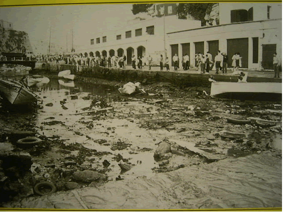 Fig.1.1 : Efectos de una rissaga en el puerto de Ciutadella. Oscilaciones extremas del nivel del agua.