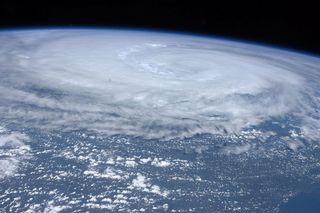 Los diagramas de fase de los ciclones tropicales y extratropicales de latitudes medias. Parte I