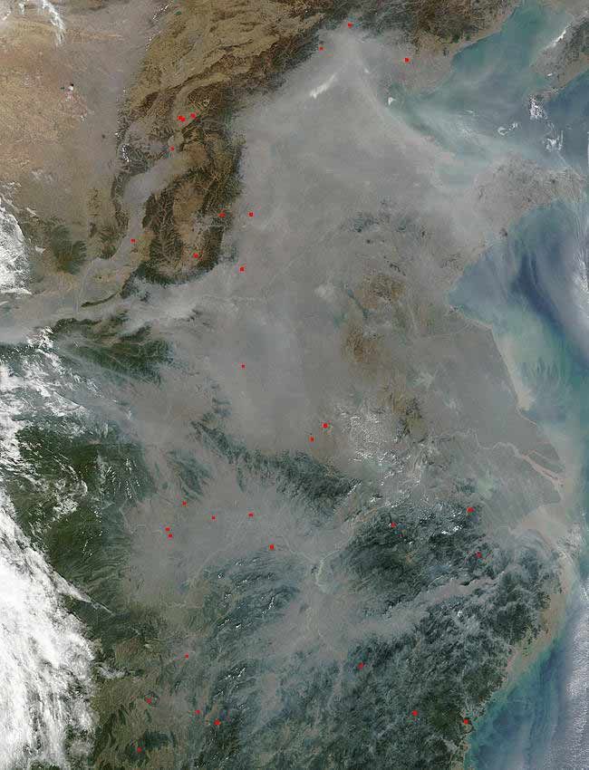 Imagen del 9 de noviembre de 2004 a la 03 :20 UTC Imagen del 9 de noviembre de 2004 a la 03 :20 UTC Polución sobre el este de China según el satélite Terra. Crédito NASA, MODIS Rapad Response System