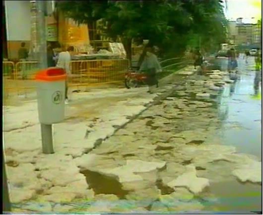 Restos de la granizada muchas horas después de la tormenta en el centro de la ciudad Restos de la granizada muchas horas después de la tormenta en el centro de la ciudad
