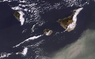 Invasión polvorienta sobre Canarias (19-ene-2012)