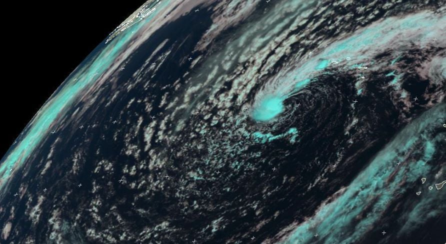 Imagen de las 13 UTC del 11 de mayo de 2012. Imagen de las 13 UTC del 11 de mayo de 2012.
