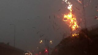Poste pulverizado por un rayo