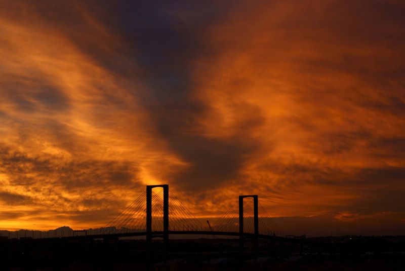 Prendiendo el cielo de Luis Márquez Nogales (meteonuba)