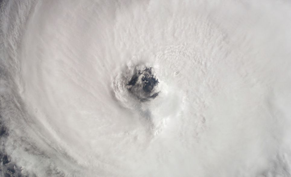 Una vista del nadir de la lanzadera de espacio Atlantis el 18 de septiembre de 2006 da una buena mirada en el ojo del huracán Gordon Una vista del nadir de la lanzadera de espacio Atlantis el 18 de septiembre de 2006 da una buena mirada en el ojo del huracán Gordon