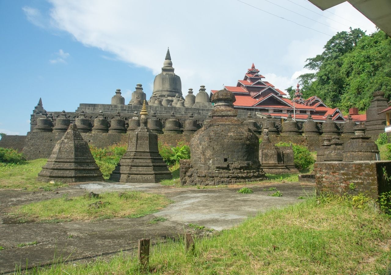 Menos conocida que Bagán, y también en Birmania, está la ciudad de Mrauk U, repleta de templos y pagodas de piedra construidos entre los siglos XV y XVIII.