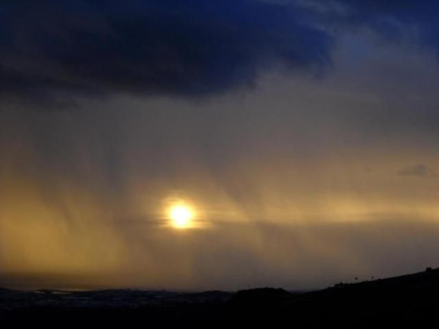Cumulonimbo sobre Gran Canaria visto desde Tenerife, foto de Alfredo Mickel.