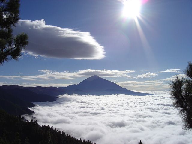 Nubosidad alta y baja en las cañadas del Teide, autor: Eugenio