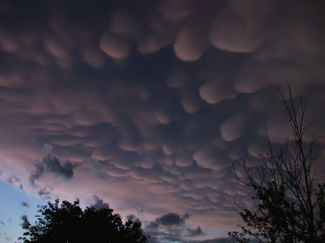 Mammatus al atardecer Mammatus al atardecer http://pixdaus.com/single.php