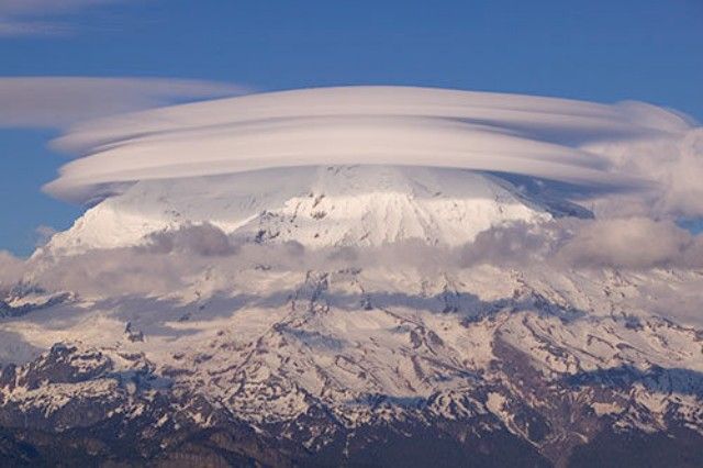 Lenticulares sombreros (2) Foto 2: Lenticulares sombreros http://sportgear.sportse.org/strange-clouds