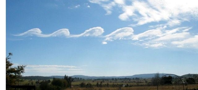 Ondas asociadas a inestabilidad Kelvin-Helmholtz Ondas asociadas a inestabilidad Kelvin-Helmholtz. Figura de Wikipedia