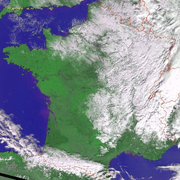 Ídem que el caso anterior pero para Francia y Paris respectivamente. Nótese el efecto urbano de Paris, en el centro sur de la figura inferior, así como de los ríos.