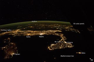Italia en la noche