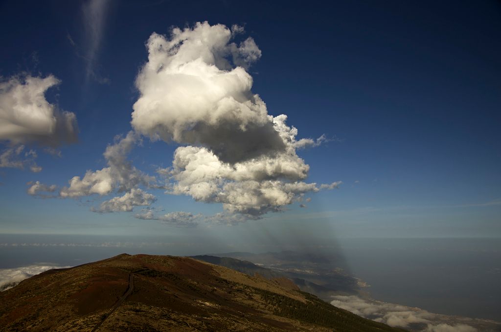 Foto 1.- Primer Puesto: "Los cúmulos y su sombra", de Erruben "Los cúmulos y su sombra", de Erruben