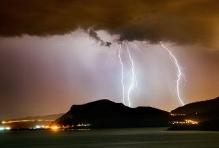 Una vieja tormenta sobre Bilbao 