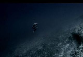 "Volando" a través de las rápidas corrientes oceánicas del norte de Tahití