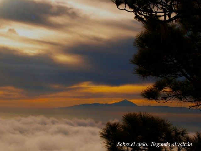 Sobre el cielo…llegando al volcán 7ª Posición: Sobre el cielo…llegando al volcán de Juan Miguel, 2-4-2011, Faneque GRAN CANARIA