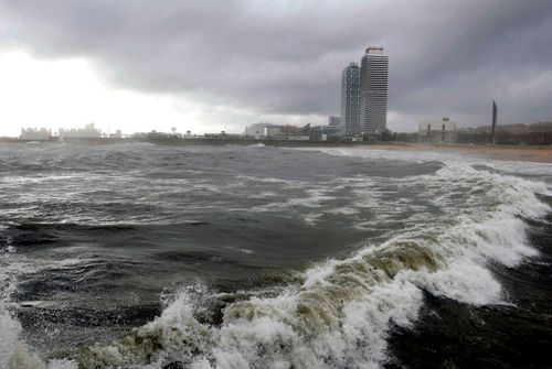 Figura 1.- Imagen de la playa de Bogatell de Barcelona, azotada por el fuerte temporal de viento y lluvia que afectó a Cataluña a finales de diciembre de 2008. Crédito: EFE