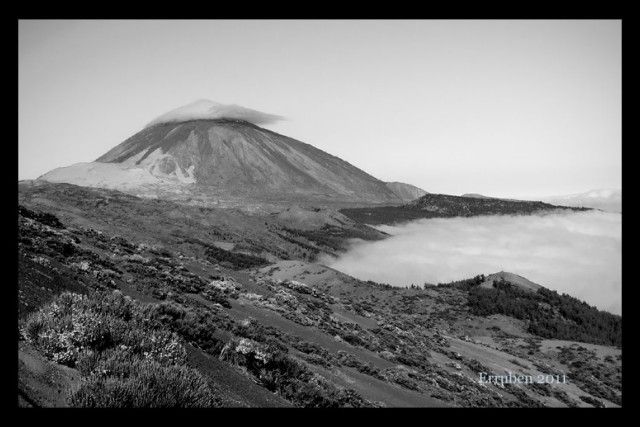 5ª Posición: Teide con capa y mar de nubes de Rubén del Campo Hernández , Erruben 5ª Posición: Teide con capa y mar de nubes de Rubén del Campo Hernández, Erruben