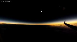 El eclipse total del sol a 14.000 m 