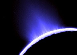 Desvelado el origen del agua en las capas altas atmosféricas de Saturno