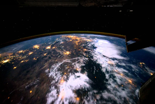 Volando desde la ISS sobre el planeta