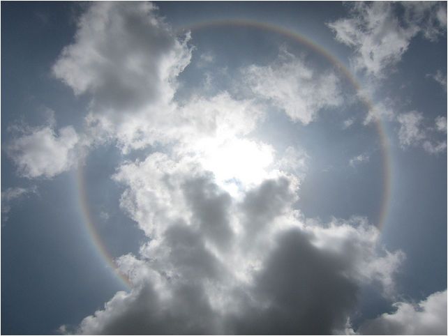 Foto ganadora en la categoría de 'tiempo y fenómenos ópticos'. Edmund Har, 'Halo'. Tomada en Kumasi, Gana