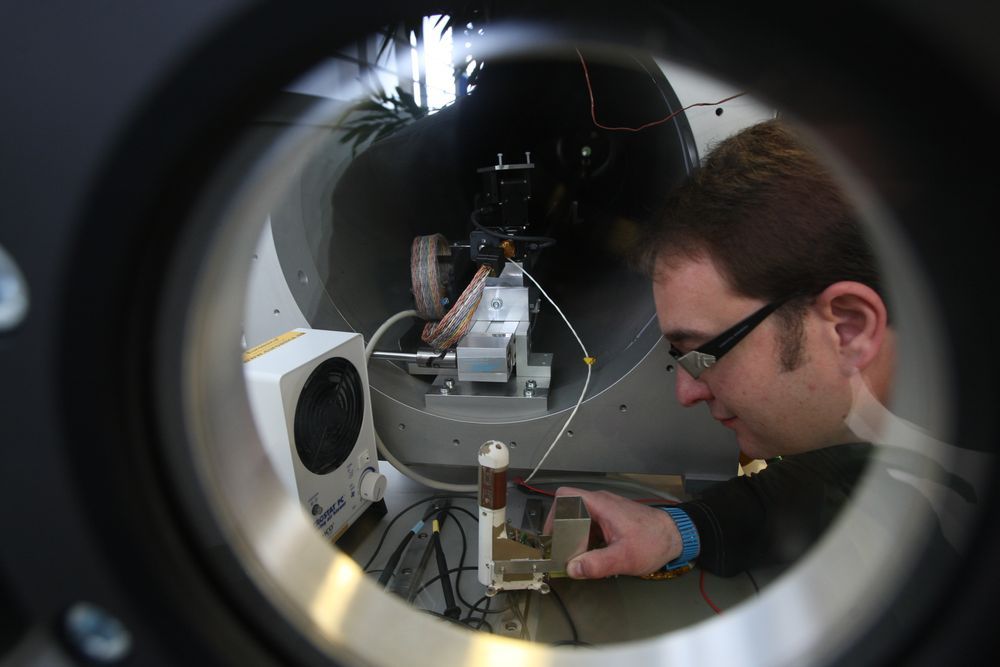 Figura 1. Prueba en el túnel de viento de uno de los booms de REMS. Créditos: CAB (CSIC-INTA).