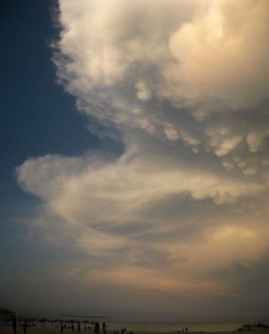 2ª Posición: Mammatus playero de Olga Rodríguez Hendley, Tromba