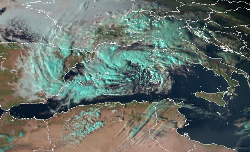 Imagen realzada del Meteosat-9 de las 15:00 UTC del 7 de noviembre de 2011. Imagen realzada del Meteosat-9 de las 15:00 UTC del 7 de noviembre de 2011.