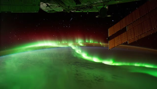 Auroras, tormentas, rayos y ciudades iluminadas desde la ISS 