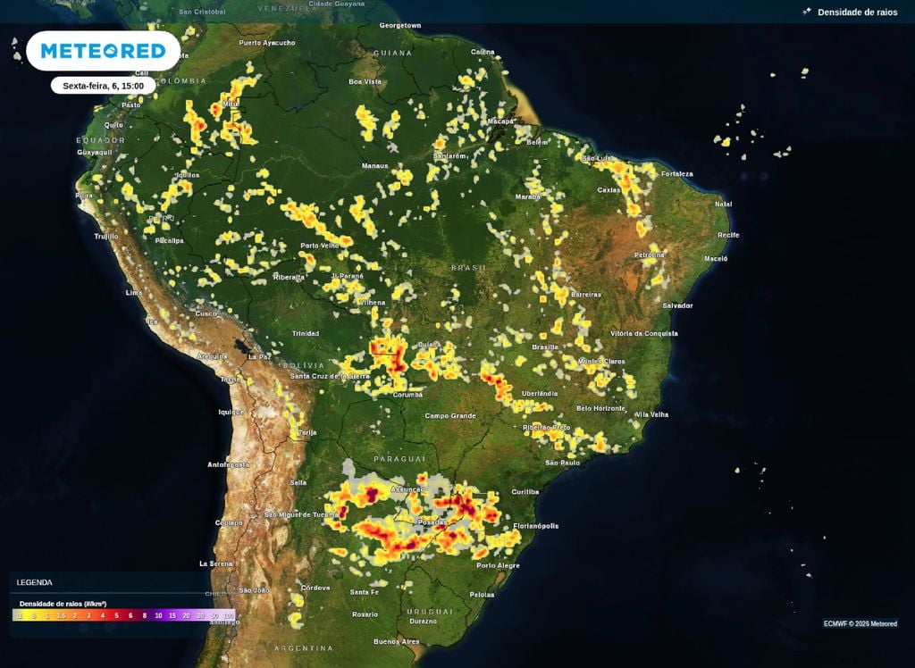 Mapa de densidade de raios para a tarde de sexta (6) indica as localidades com maior possibilidade de tempestades.