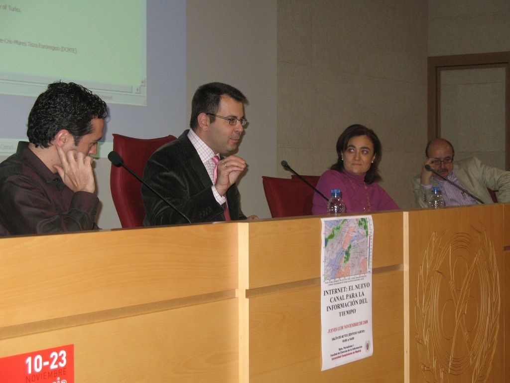 Figura 5.- Mª Luisa Sánchez Calero junto a varios de los participantes en la II Jornada sobre la divulgación de la información meteorológica, organizada por la entrevista con motivo de la Semana de la Ciencia 2008.