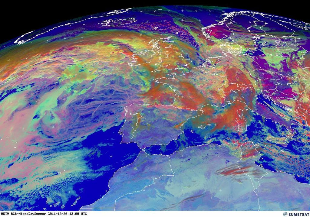Serie de imágenes RGB de EUMETSAT donde se resaltan las estelas de forma notoria. Fuente: EUMETSAT.