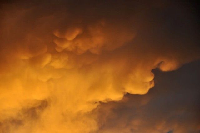 Mammatus al amanecer 2ª Posición Mammatus al amanecer de Chus Calabeiro, Saraiba