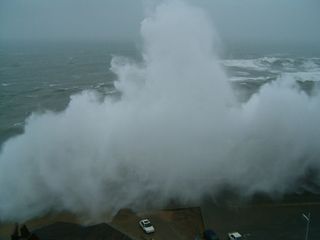 Grandes olas de hasta 10m en la costa atlántica peninsular