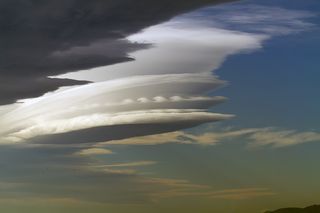 Altocúmulos lenticulares e inestabilidad Kelvin Helmoltz 