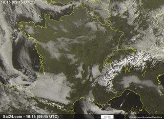 Nieve y nubes bajas en los canales visibles